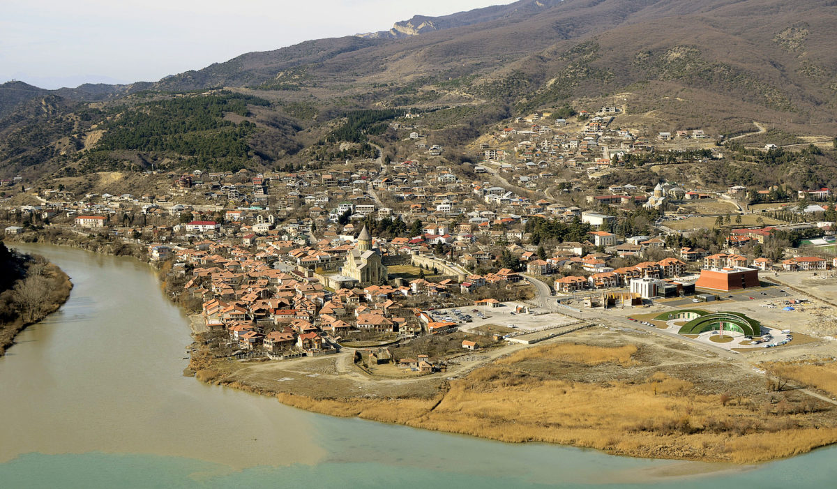 Mtskheta_panorama_with_the_Svetitskhoveli_cathedral_(January_2013)